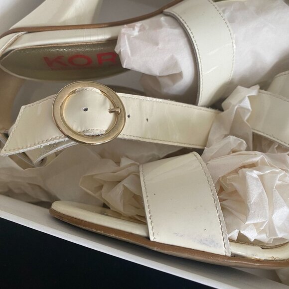 size 8.5 M strappy ivory/cream Michael Kors Naughty Women's Vanilla Patent Heels - Picture 3 of 10